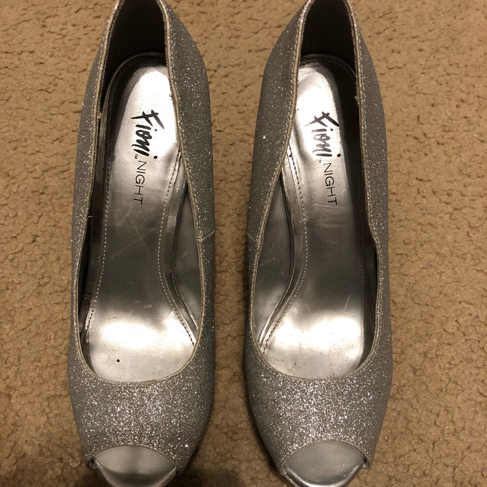 Heels - Picture 2 of 3